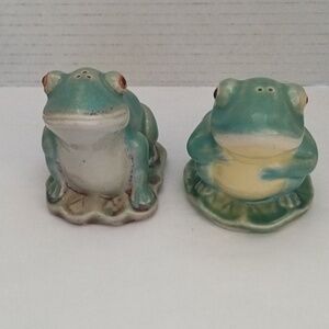 Adorable Vintage Kitsch Frog Salt and Pepper Shakers